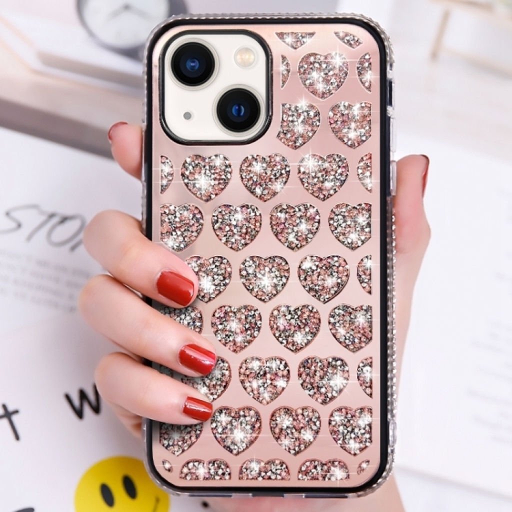 Capa iPhone 15 - Corações de Strass Rosê ️